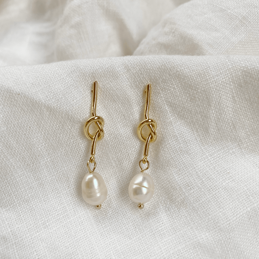 The Knotted Pearl earring