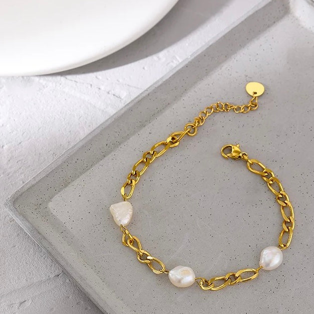 The Pearl Curb Chain Bracelet