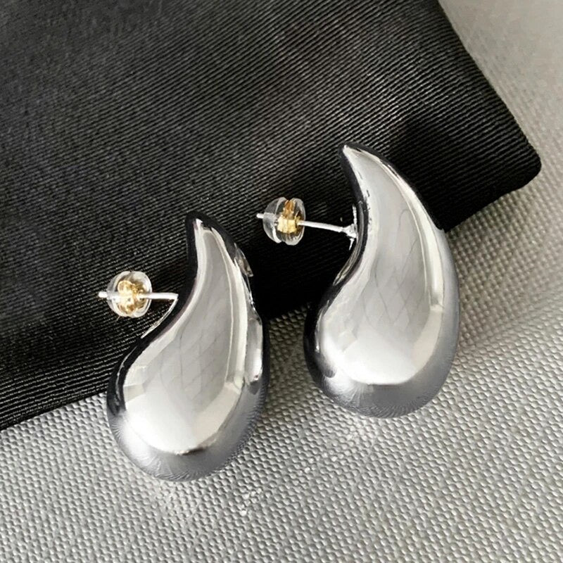 The Silver Droplet earring