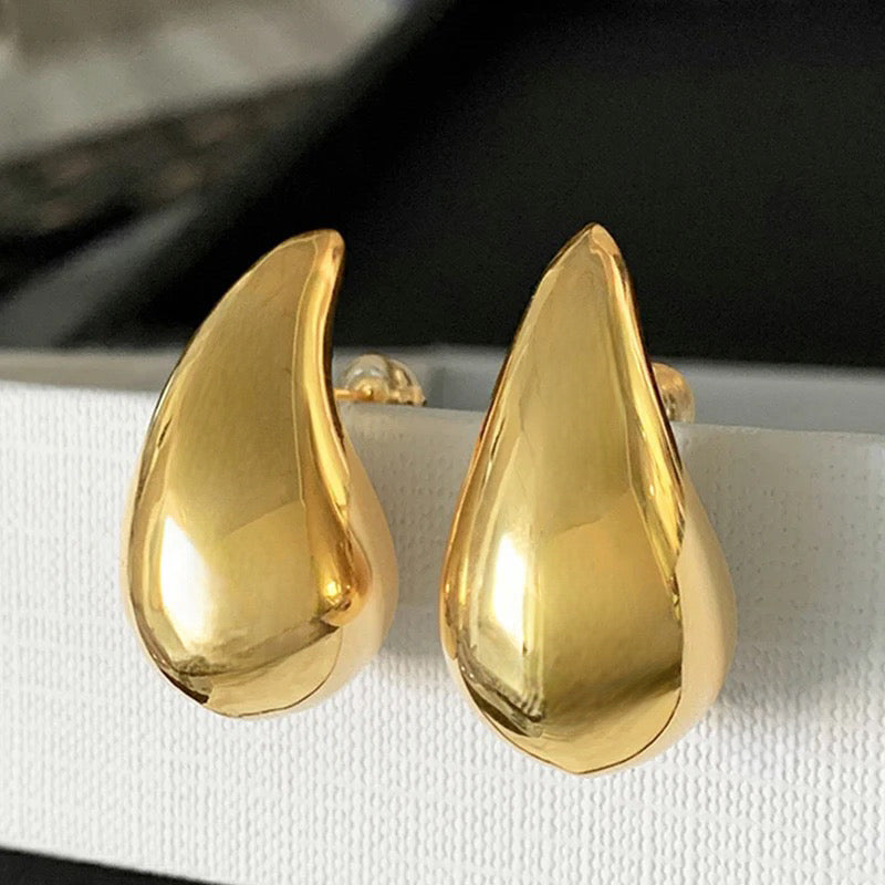 The Gold Droplet earring