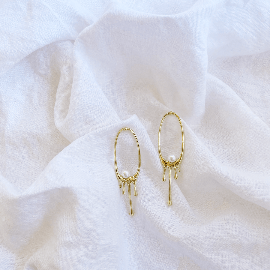 The Gold Drip Pearl earring